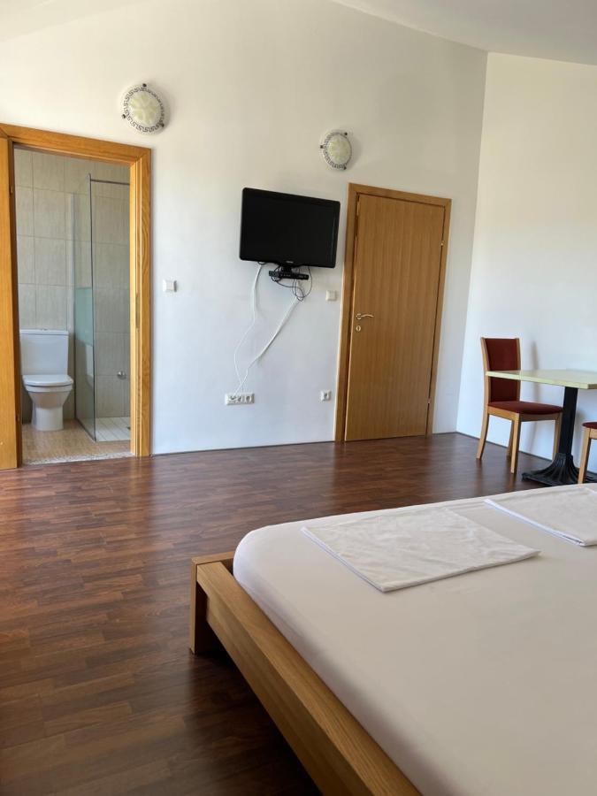 Studio Apartman Чезарица Экстерьер фото